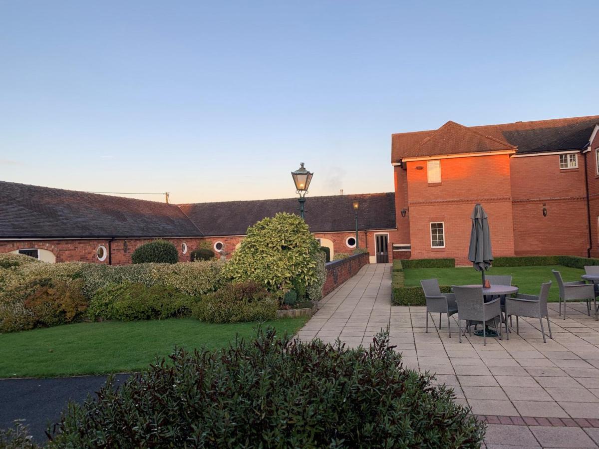 Hunters Lodge Hotel Crewe Kültér fotó